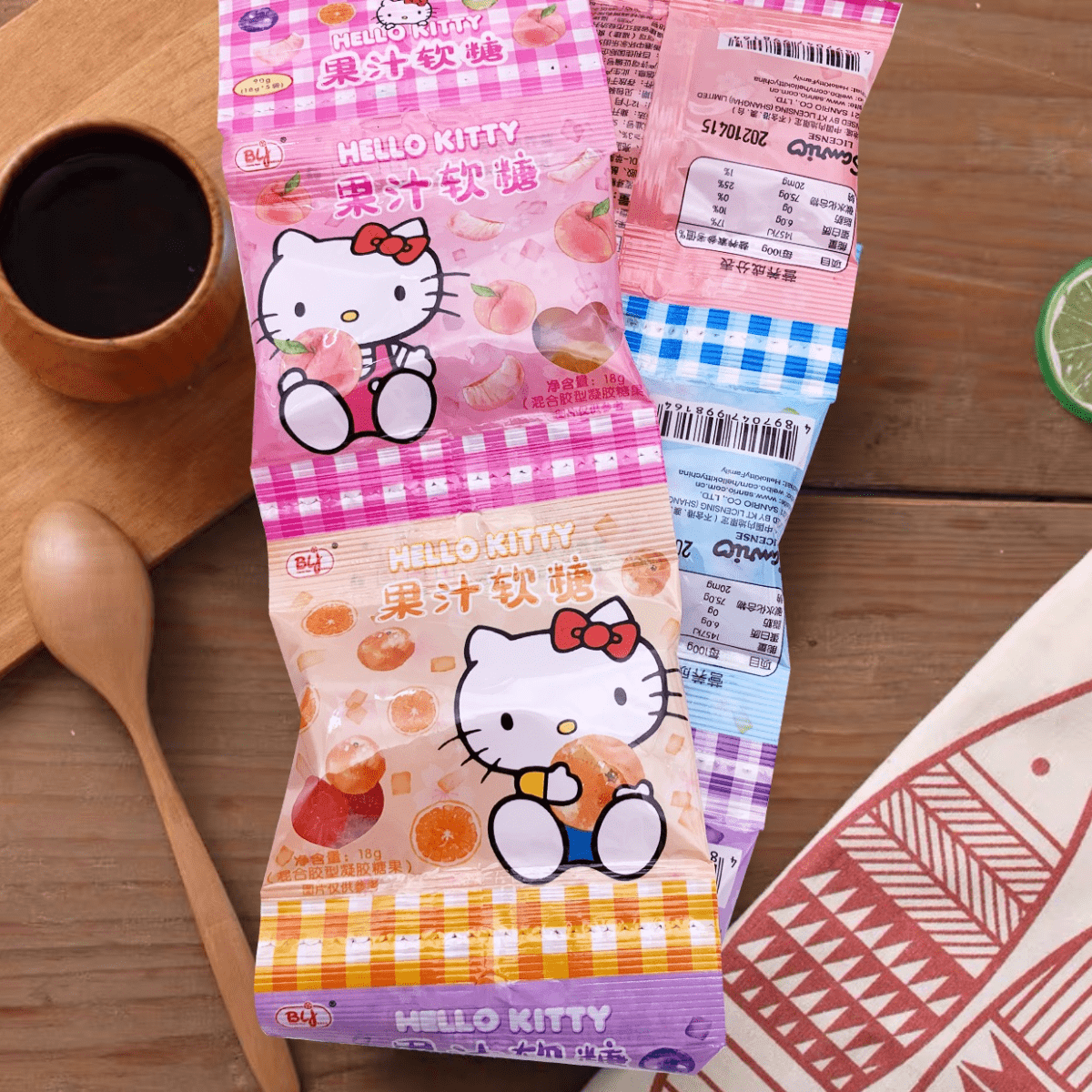 Bala de Goma Sabor Frutas Hello Kitty - 90 gramas