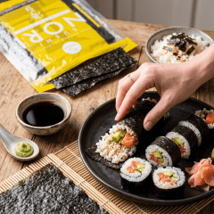 Alga Marinha Nori para Sushi e Temakis C/50 Folhas Yaki Sushi Nori Gold Premium Tokyofoods - 140 gramas