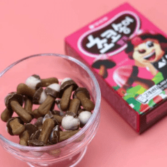 Kit Biscoito Coreano Choco Boy com Cobertoura de Chocolate e Morango Orion 45 gramas x 4 Caixas