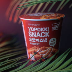 Salgadinho de Arroz Coreano Picante Sabor Apimentado e Doce Yopokki Copo - 50 gramas