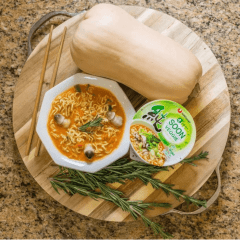 Lamen Coreano Vegetariano Suave Nongshim Soon Veggie Cup Copo - 67 gramas Lamen Coreano Vegetariano Suave Nongshim Soon Veggie Cup Copo - 67 gramas
