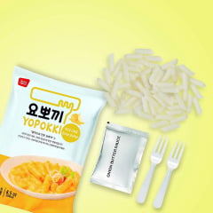 Yopokki Bolinho de Arroz Coreano Instantâneo sabor Molho de Cebola Cremosa Topokki Golden - 120 gramas