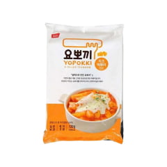 Yopokki Bolinho de Arroz Coreano Instantâneo sabor Queijo Topokki - 120 gramas 