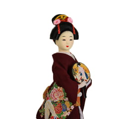 Boneca Japonesa Gueixa Artesanal com Kimono Vinho e Leque Redondo - 30cm