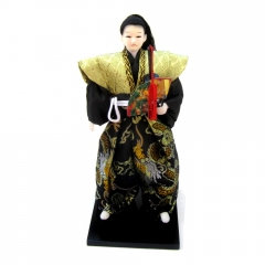 Boneco Japonês Samurai com Kimono Preto e Dourado e com Espada e Leque Oriental Colorido - 30 cm 