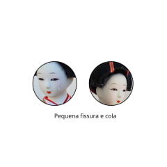[ PEQUENOS DEFEITOS ] Boneca Japonesa Gueixa Artesanal com Kimono Laranja e Leque Fechado - 30cm