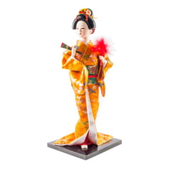 [ PEQUENOS DEFEITOS ] Boneca Japonesa Gueixa Artesanal com Kimono Laranja e Leque Fechado - 30cm