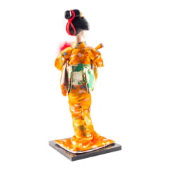 [ PEQUENOS DEFEITOS ] Boneca Japonesa Gueixa Artesanal com Kimono Laranja e Leque Fechado - 30cm