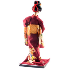 [ PEQUENOS DEFEITOS  Boneca Japonesa Gueixa Grande Artesanal com Kimono Vinho e Leque Retangular - 43cm