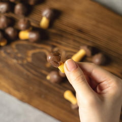 Biscoito com Cobertura de Chocolate Zangle Formato Cogumelo Orion - 50 gramas